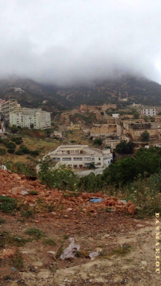 ORAN-Ecole Paul Doumer ( pres de la place des quinconces ).jpg